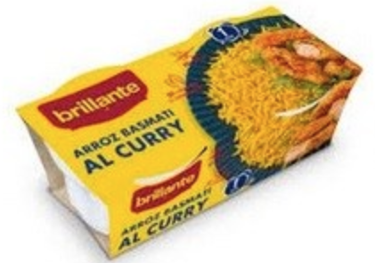 Ensalada de berros, tomate y aguacate con pollo en lata y vasito de arroz al curry.